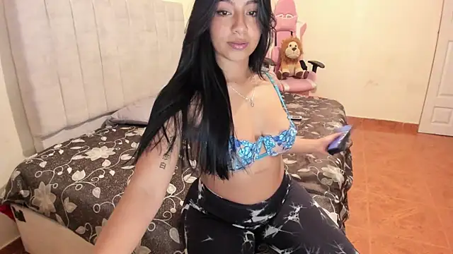 Snapshot of julieth_hot69 chatting on December 17, 7:48 pm julieth hot69 online show from December 17, 7:48 pm