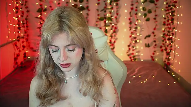 your favoritegirls online show from March 17, 5:27 pm