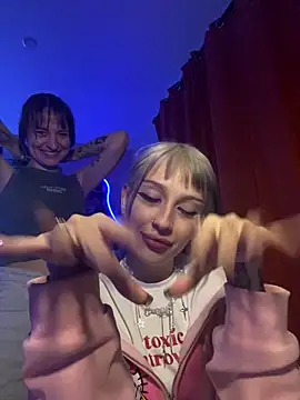 Snapshot of Dooubletroublee chatting on November 13, 11:25 pm Dooubletroublee online show from November 13, 11:25 pm