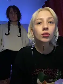 Snapshot of Dooubletroublee chatting on November 27, 11:29 pm Dooubletroublee online show from November 27, 11:29 pm