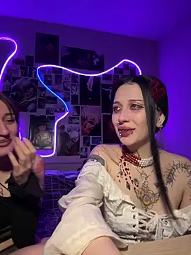 Snapshot of Dooubletroublee chatting on February 10, 3:32 am Dooubletroublee online show from February 10, 3:32 am