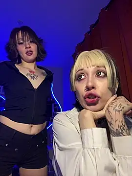 Snapshot of Dooubletroublee chatting on February 14, 3:25 am Dooubletroublee online show from February 14, 3:25 am