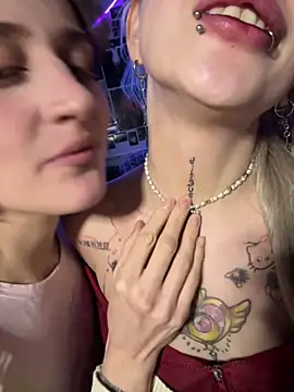 Snapshot of Dooubletroublee chatting on March 26, 1:01 am Dooubletroublee online show from March 26, 1:01 am