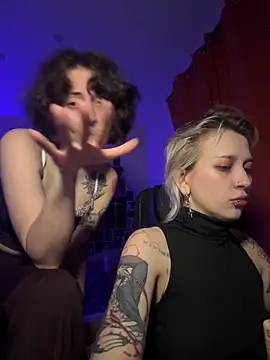 Snapshot of Dooubletroublee chatting on April 1, 12:00 am Dooubletroublee online show from April 1, 12:00 am