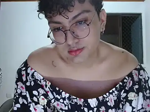 XCXSUMMERXCX online show from March 9, 4:16 am