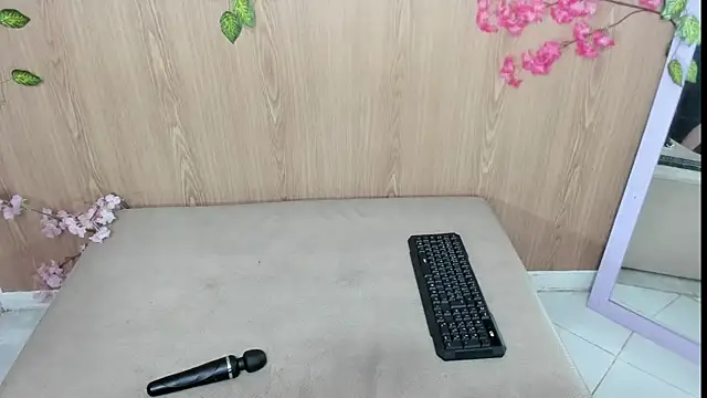 jenelotizz06 online show from May 4, 12:39 am