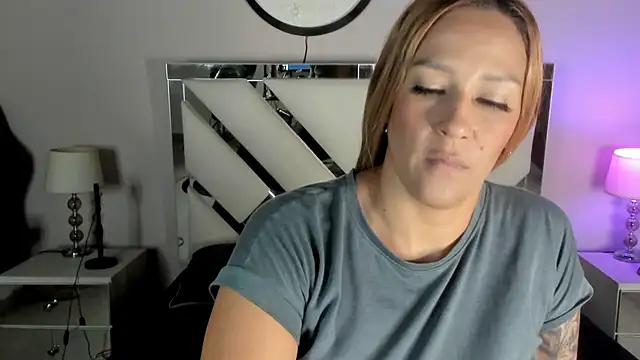 AnyyJones online show from February 3, 6:49 pm