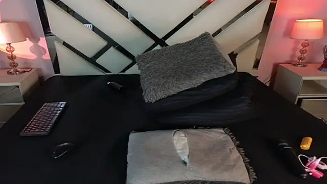 AnyyJones online show from March 2, 3:13 am