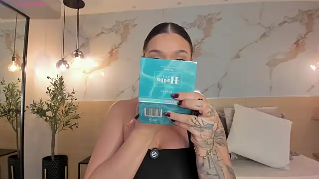 LeaThompson online show from January 8, 10:12 pm