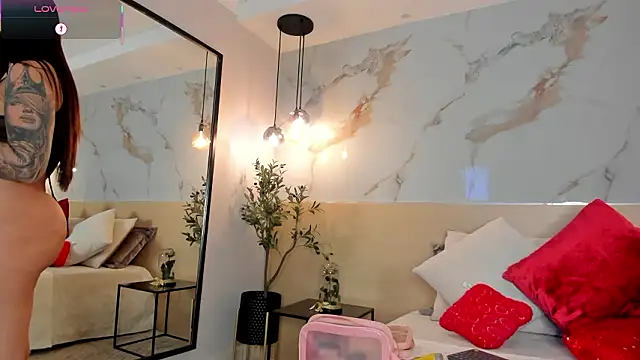 LeaThompson online show from February 2, 11:03 pm