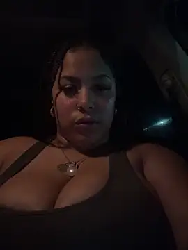 Snapshot of lovelymyah chatting on February 9, 6:33 am lovelymyah online show from February 9, 6:33 am