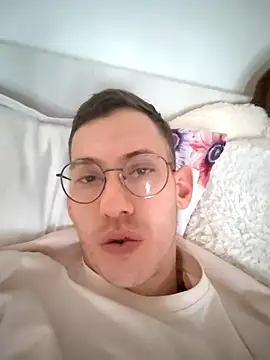 Snapshot of ciprianalex chatting on March 29, 12:16 pm ciprianalex online show from March 29, 12:16 pm