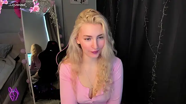Kimmy powell online show from May 3, 2:50 am