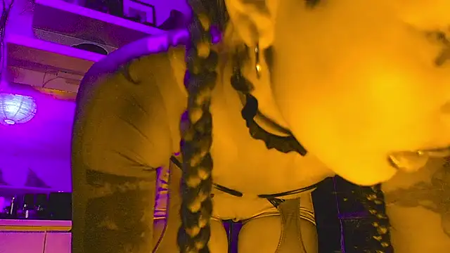 Snapshot of god_x_girl chatting on December 20, 9:28 pm god x girl online show from December 20, 9:28 pm