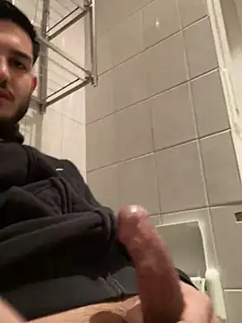 Snapshot of Furko_33 chatting on December 12, 4:32 pm Furko 33 online show from December 12, 4:32 pm