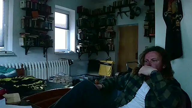 Snapshot of sunr1sa chatting on November 11, 3:23 pm sunr1sa online show from November 11, 3:23 pm