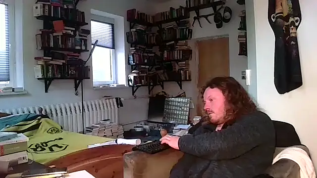 Snapshot of sunr1sa chatting on December 18, 7:25 am sunr1sa online show from December 18, 7:25 am