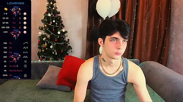 Snapshot of Aaron_Boom chatting on December 27, 1:43 am Aaron Boom online show from December 27, 1:43 am