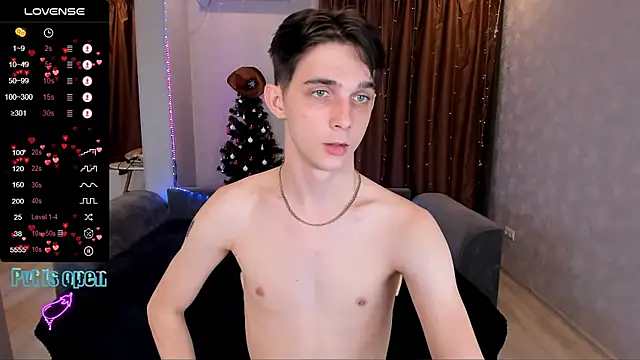 Snapshot of Aaron_Boom chatting on January 5, 11:19 pm Aaron Boom online show from January 5, 11:19 pm