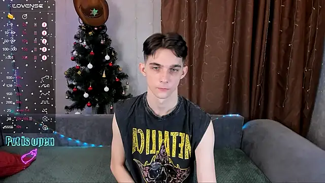 Snapshot of Aaron_Boom chatting on January 17, 5:12 am Aaron Boom online show from January 17, 5:12 am