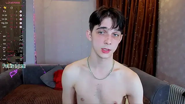 Snapshot of Aaron_Boom chatting on February 13, 4:25 pm Aaron Boom online show from February 13, 4:25 pm