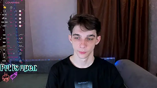Snapshot of Aaron_Boom chatting on April 16, 8:42 pm Aaron Boom online show from April 16, 8:42 pm