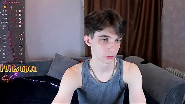 Snapshot of Aaron_Boom chatting on April 19, 8:00 pm Aaron Boom online show from April 19, 8:00 pm