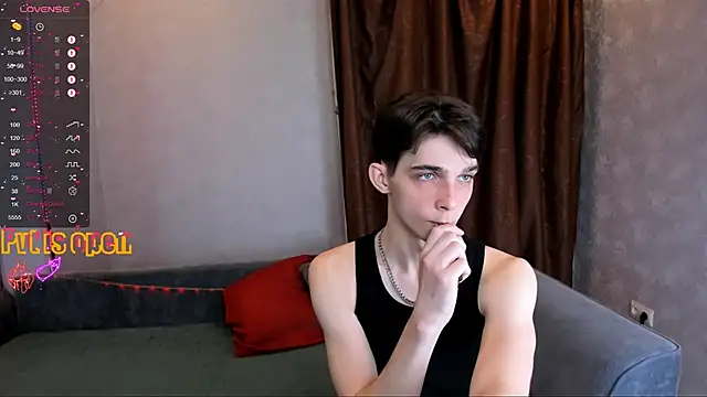 Snapshot of Aaron_Boom chatting on April 23, 10:01 pm Aaron Boom online show from April 23, 10:01 pm
