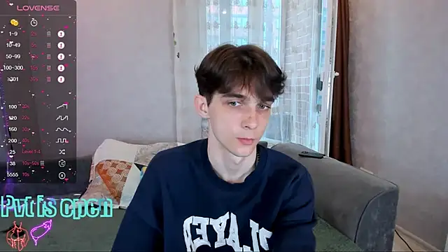 Snapshot of Aaron_Boom chatting on May 9, 3:50 pm Aaron Boom online show from May 9, 3:50 pm