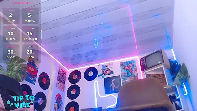 tamarafoxy  online show from September 26, 1:04 pm