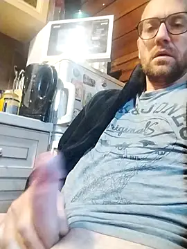 tomee83 online show from November 13, 7:07 am