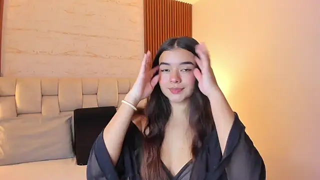 Snapshot of SophiaWylde chatting on February 10, 3:46 am SophiaWylde online show from February 10, 3:46 am