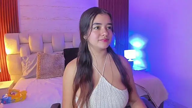 Snapshot of SophiaWylde chatting on March 6, 7:03 am SophiaWylde online show from March 6, 7:03 am