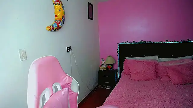 Snapshot of SweetKim21 chatting on March 2, 7:15 am SweetKim21 online show from March 2, 7:15 am