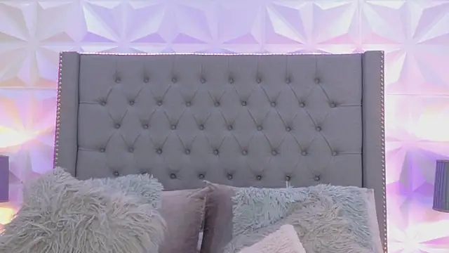 sarah salis  online show from December 14, 1:17 am