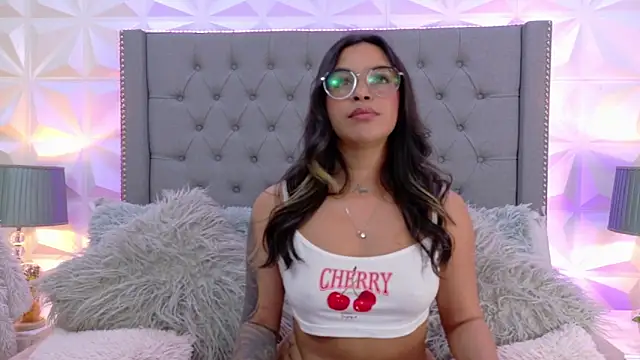 sarah salis  online show from December 18, 12:21 am