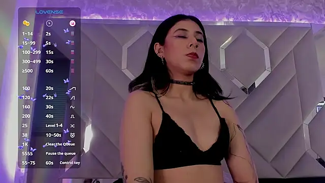 Snapshot of Sara_Foxx1 chatting on January 31, 1:43 am Sara Foxx1 online show from January 31, 1:43 am