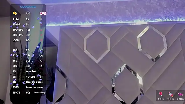 Snapshot of Sara_Foxx1 chatting on February 9, 9:17 pm Sara Foxx1 online show from February 9, 9:17 pm