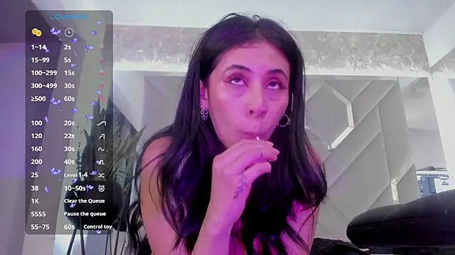 Snapshot of Sara_Foxx1 chatting on March 2, 1:04 am Sara Foxx1 online show from March 2, 1:04 am