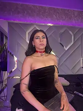 Snapshot of Sara_Foxx1 chatting on March 4, 1:23 am Sara Foxx1 online show from March 4, 1:23 am