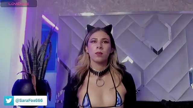 Snapshot of Sara_Foxx1 chatting on October 14, 10:21 pm Sara Foxx1 online show from October 14, 10:21 pm