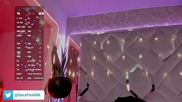 Snapshot of Sara_Foxx1 chatting on October 20, 8:09 pm Sara Foxx1 online show from October 20, 8:09 pm