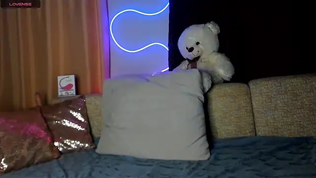 Snapshot of Leila_purr18 chatting on January 26, 1:20 am Leila purr18 online show from January 26, 1:20 am