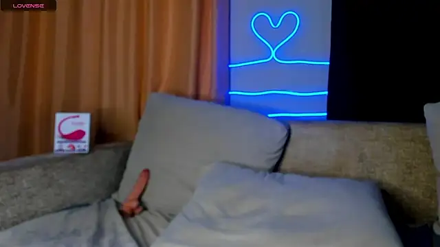 Snapshot of Leila_purr18 chatting on March 12, 12:57 pm Leila purr18 online show from March 12, 12:57 pm