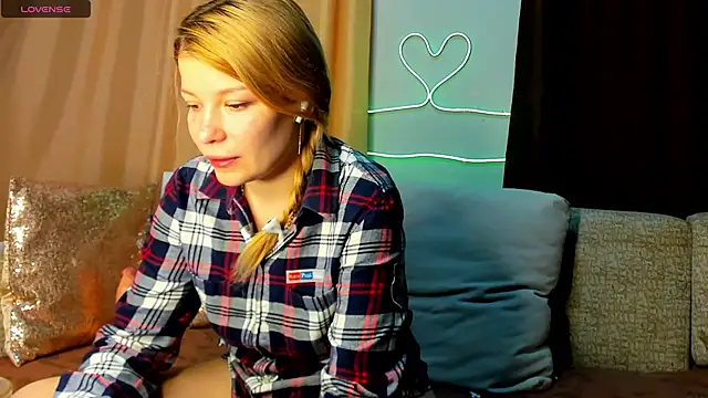 Snapshot of Leila_purr18 chatting on March 15, 2:56 am Leila purr18 online show from March 15, 2:56 am