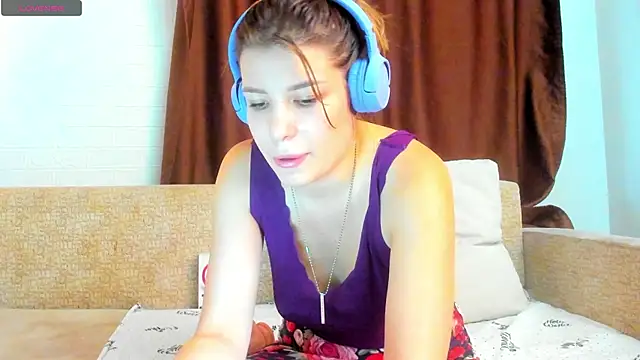 Snapshot of Leila_purr18 chatting on September 15, 8:25 am Leila purr18 online show from September 15, 8:25 am