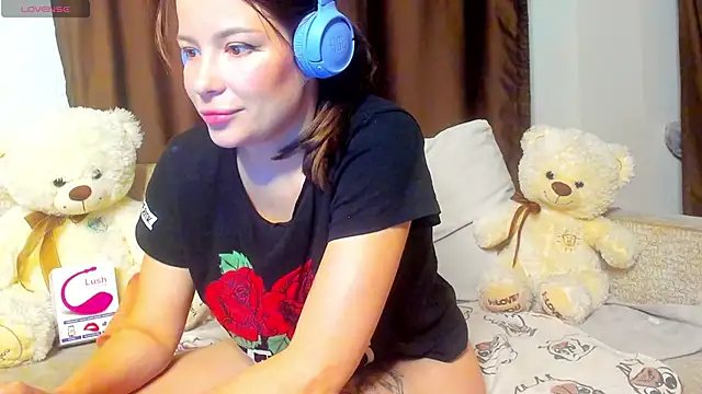 Snapshot of Leila_purr18 chatting on October 5, 9:13 pm Leila purr18 online show from October 5, 9:13 pm