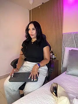 Dakota diaz  online show from June 10, 7:35 pm