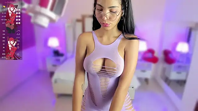 lauramartin1 online show from March 8, 12:55 am