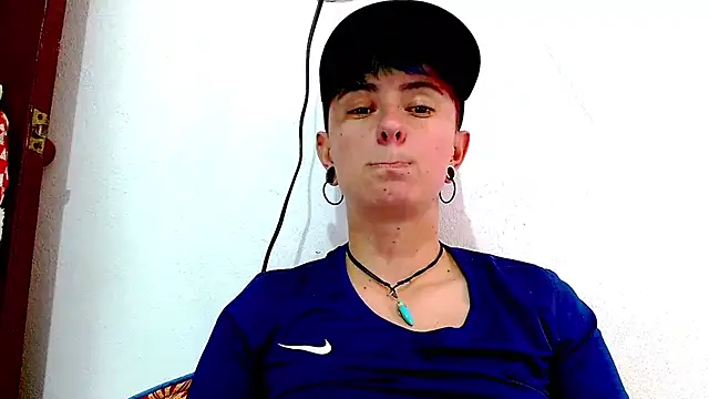 tomboyblue online show from December 2, 7:38 pm